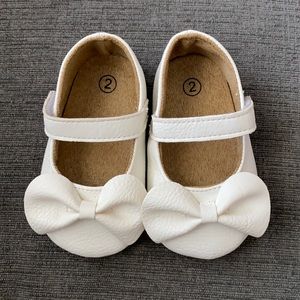 Baby/Toddler Bow White Mary Jane Velcro Shoes size 2